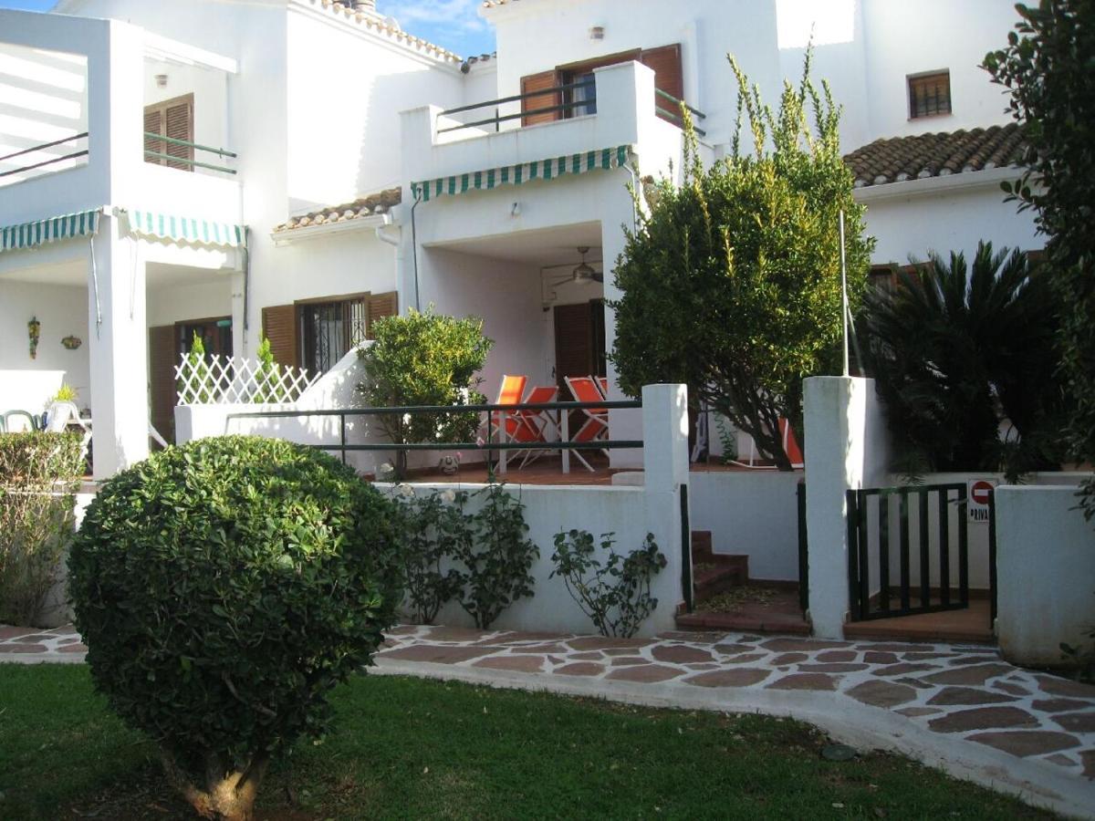 Chalet Adosado En Urbanizacion Con Precioso Jardin Denia Exterior photo
